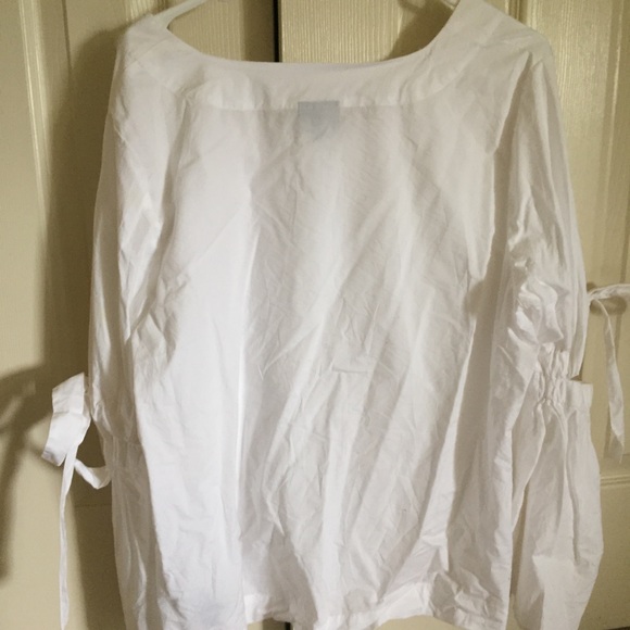 White XXL top w elbow cut outs and cute ties - Picture 5 of 5
